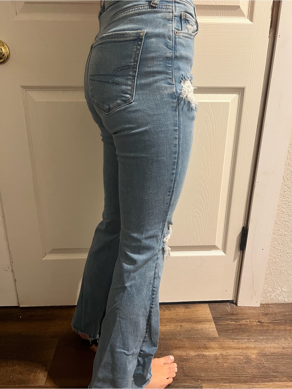 American Eagle Super High Rise Flare Jeans Size 4 Light Wash Distressed Ripped - Picture 2 of 7